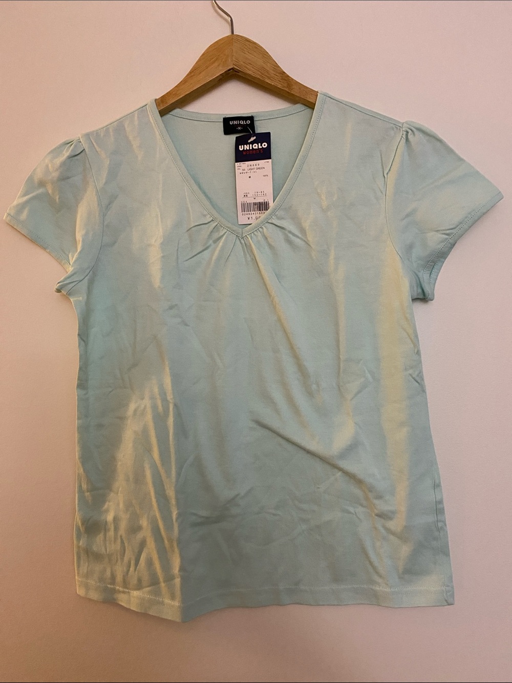 🎀3 for $25 ✨ Uniqlo Light Mint V-Neck Short Sleeve Tee